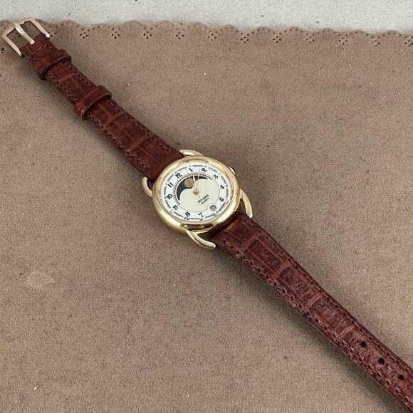 Vintage Lady's Pulsar Moon Phase Gold Tone Watch New Pulsar factory 8 inch Strap - Picture 6 of 8